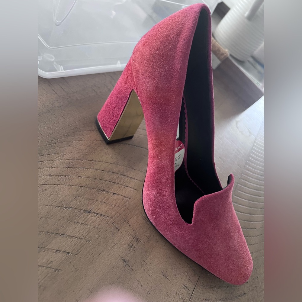 Brand new Karl Lagerfeld suede pump Size 6.5